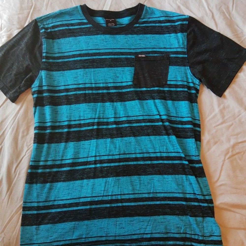 Young Men's Zoo York Short Sleeve Tshirt...Size M